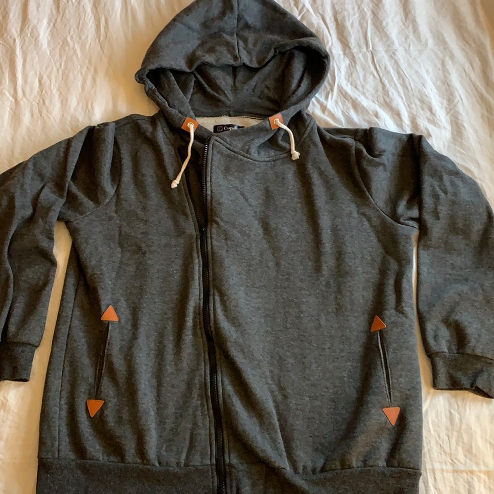 Women’s Lg. Cupshe gray cross zip hoodie
A